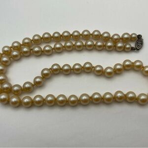 Elegant Pearl Necklace